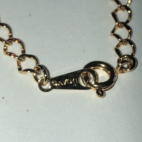 Avon Vintage Gold Tone Dainty Chain & Caged Faux Pearl Boho Necklace - Picture 2 of 6